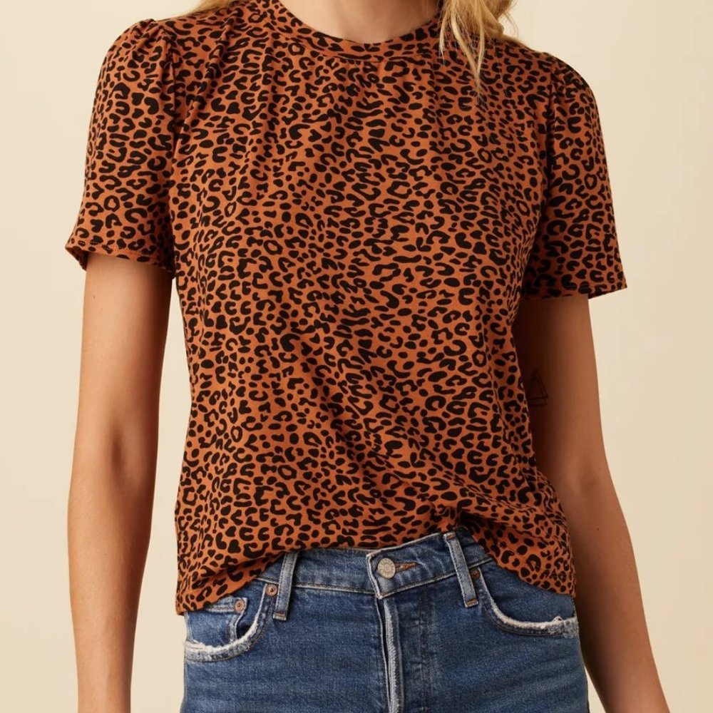 Amour Vert Odilia Reverie Knit Tee - Almond Leopard Print